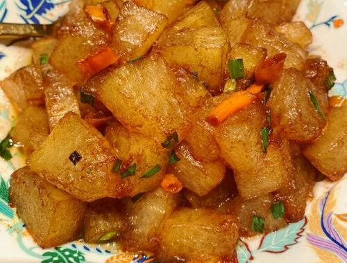 妮可要点的菜品是：经典法式炖鸡