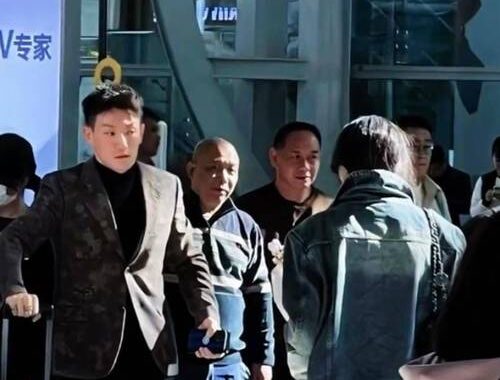 张馨予老公接机路人视角：温馨瞬间与甜蜜互动