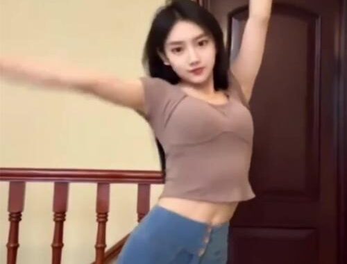 美女性感动人的跳舞：探索舞蹈艺术的魅力与情感表达