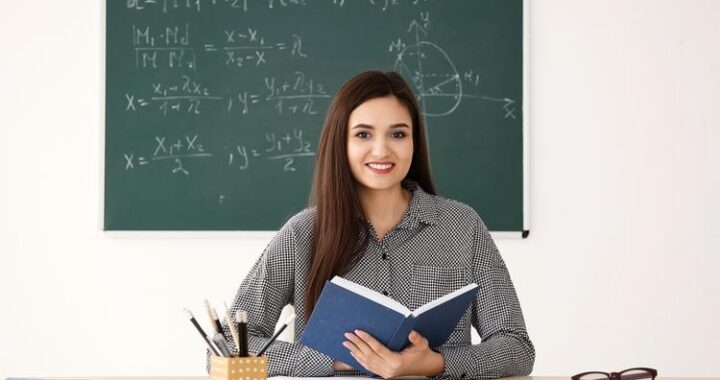 年轻的女老师：以激情与创新引领教育的未来