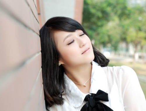 萝莉女儿甜甜：萌动生活的甜蜜日常