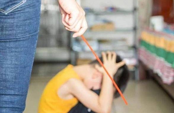 被老师打屁股：一段成长中的深刻记忆与反思
