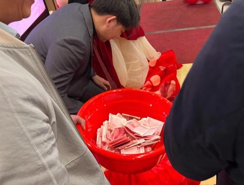 给长辈磕头收压岁钱：传统习俗的现代意义与礼仪指南