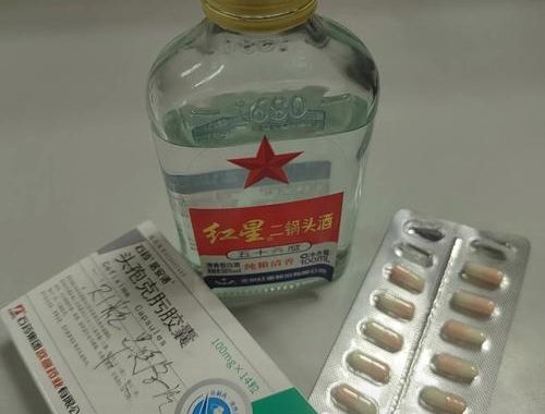头孢和酒一起喝有什么后果：详细解析与危害